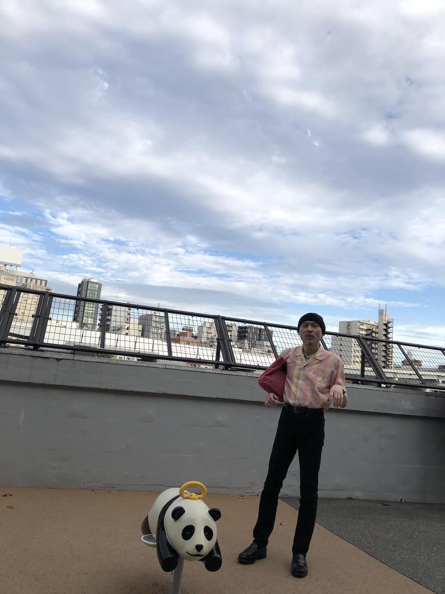 杉本靖、パンダ第二号と対面